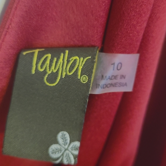 Women’s Taylor Red Satin Crepe Twist Knot Front Midi Dress - Picture 2 of 5